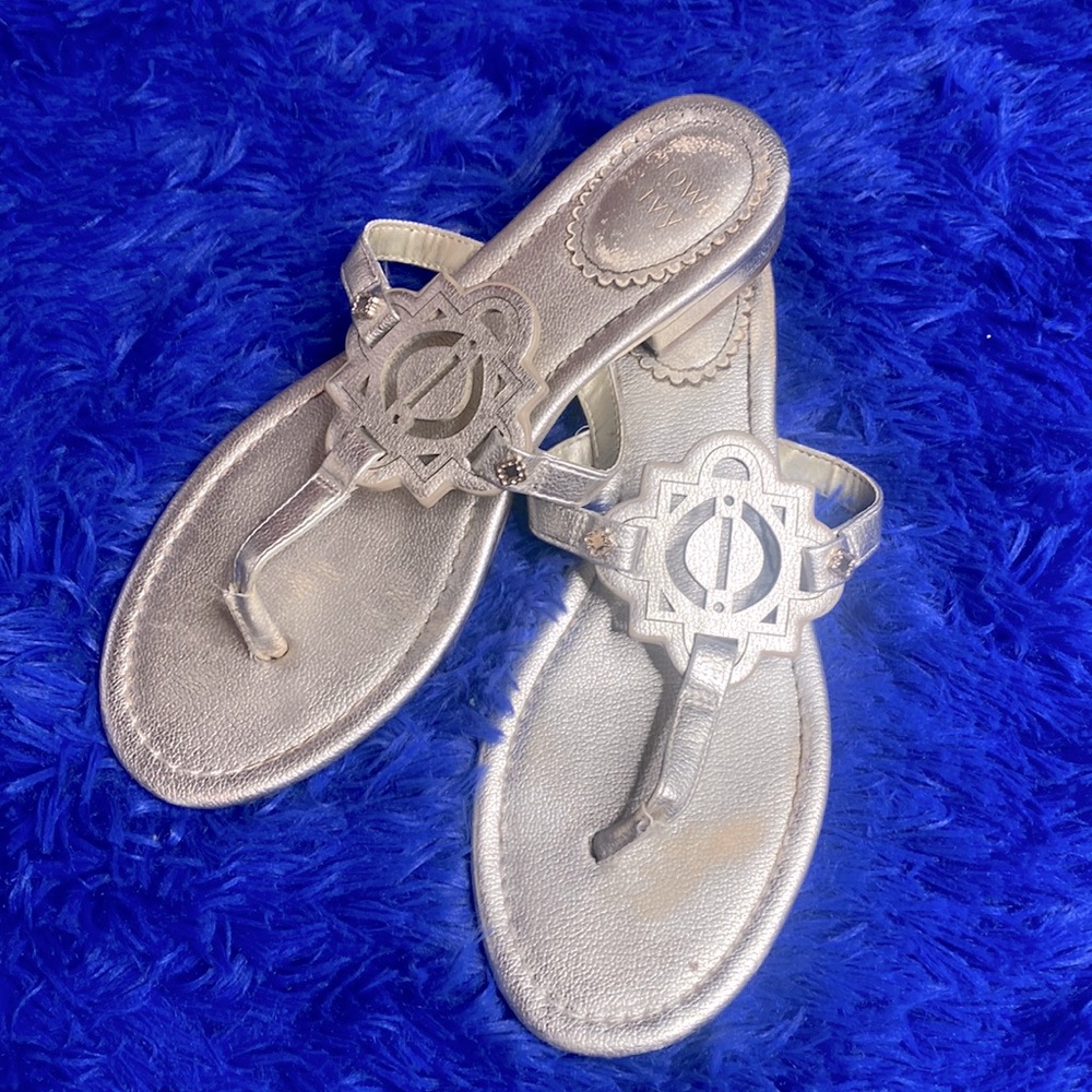 Crown & Ivy Gold Slip-On Thong Sandals Size 8 Excellent Condition